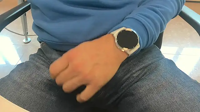 Snapshot of alessandroman2114 chatting on February 24, 2026, 11:22 am alessandroman2114 online show from February 24, 2026, 11:22 am