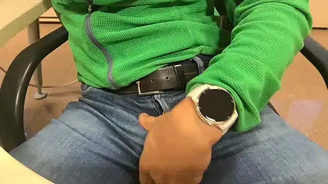 Snapshot of alessandroman2114 chatting on November 2, 2025, 4:01 pm alessandroman2114 online show from November 2, 2025, 4:01 pm