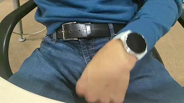 alessandroman2114 online show from December 4, 2025, 5:34 pm