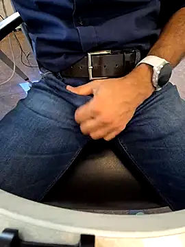 Snapshot of alessandroman2114 chatting on September 29, 2025, 10:22 am alessandroman2114 online show from September 29, 2025, 10:22 am