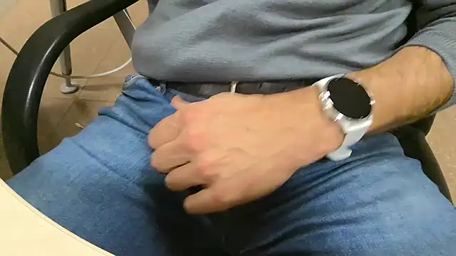 Snapshot of alessandroman2114 chatting on November 11, 2025, 5:19 pm alessandroman2114 online show from November 11, 2025, 5:19 pm