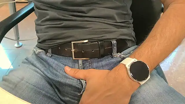 Snapshot of alessandroman2114 chatting on October 10, 2025, 4:08 pm alessandroman2114 online show from October 10, 2025, 4:08 pm