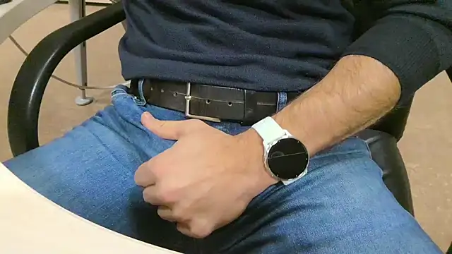 Snapshot of alessandroman2114 chatting on November 27, 2025, 5:02 pm alessandroman2114 online show from November 27, 2025, 5:02 pm