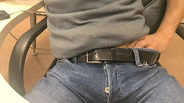 Snapshot of alessandroman2114 chatting on February 6, 2026, 6:04 pm alessandroman2114 online show from February 6, 2026, 6:04 pm