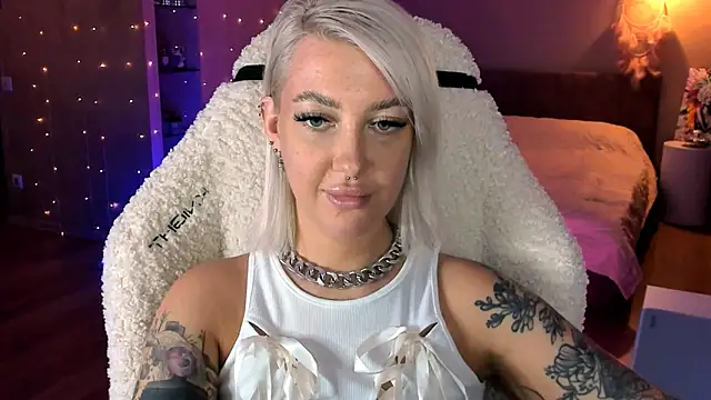 tykioty Miley online show from November 7, 2025, 12:21 pm