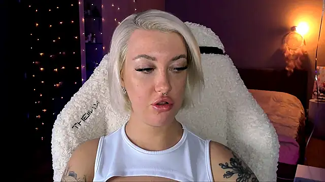 tykioty Miley online show from December 13, 2024, 3:32 pm