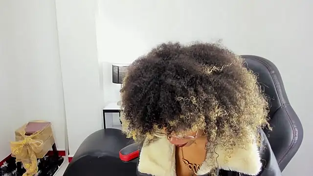 stacie  rouse online show from February 15, 2025, 3:09 am