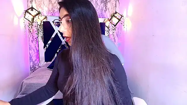 Karla hernandez  online show from October 18, 2025, 11:34 am