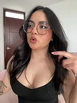 montmariana online show from June 17, 2026, 9:47 pm