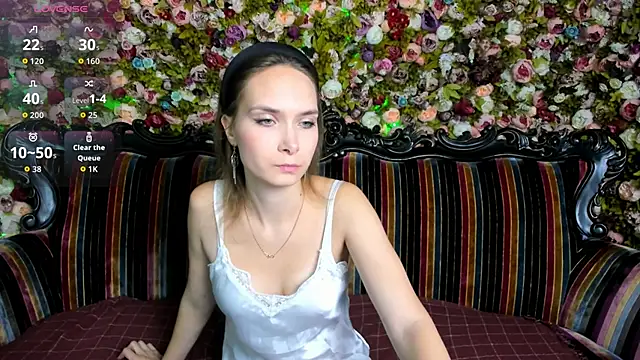 Snapshot of LinaVolberg chatting on October 5, 2025, 12:51 pm LinaVolberg online show from October 5, 2025, 12:51 pm