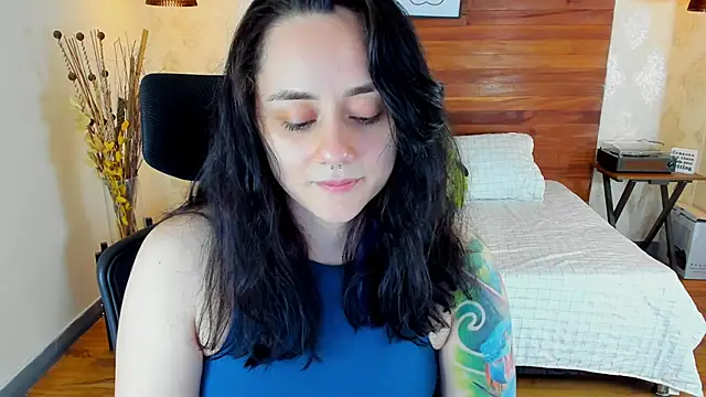 Snapshot of KatherineBond chatting on February 21, 2025, 9:22 pm KatherineBond online show from February 21, 2025, 9:22 pm