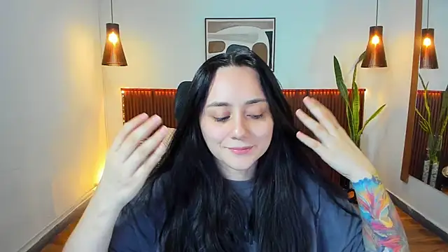 KatherineBond online show from November 24, 2025, 7:03 pm