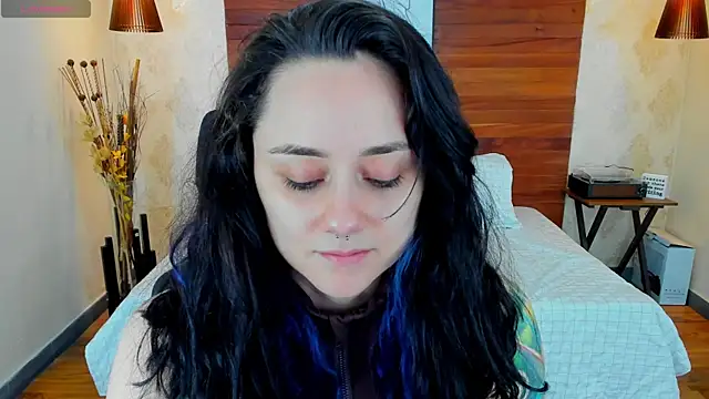 Snapshot of KatherineBond chatting on February 17, 2025, 9:32 pm KatherineBond online show from February 17, 2025, 9:32 pm