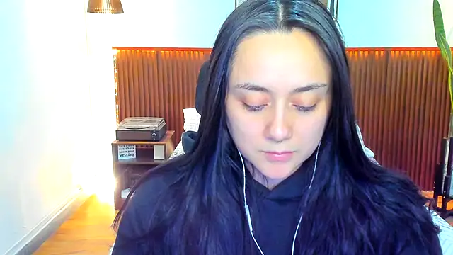 KatherineBond online show from December 17, 2025, 7:41 pm