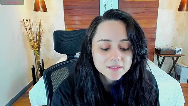 Snapshot of KatherineBond chatting on February 18, 2025, 7:52 pm KatherineBond online show from February 18, 2025, 7:52 pm