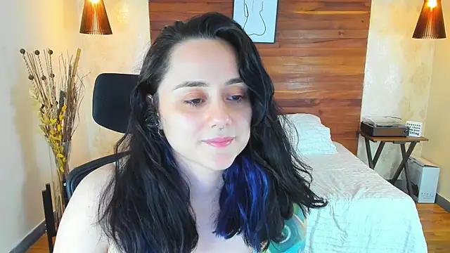 Snapshot of KatherineBond chatting on February 19, 2025, 9:58 pm KatherineBond online show from February 19, 2025, 9:58 pm