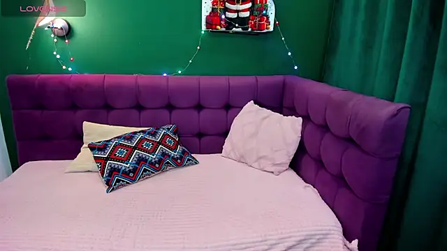 EvaMoran online show from December 17, 2025, 1:43 am