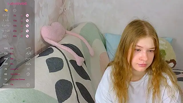 TrissMerigold9 online show from December 2, 2025, 8:38 am