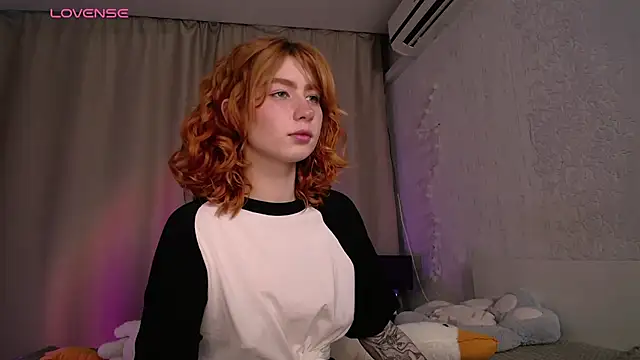 Snapshot of Evaa_Moonn_ chatting on November 1, 2025, 6:51 am Evaa Moonn online show from November 1, 2025, 6:51 am