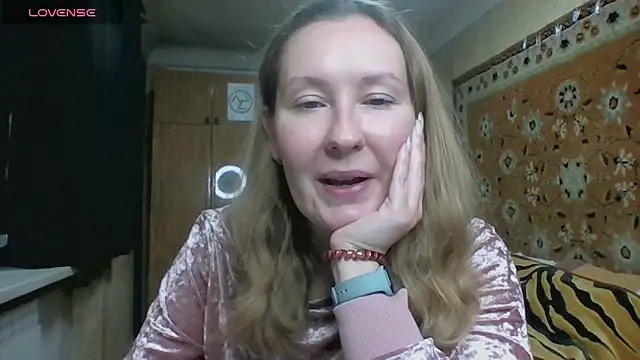 AnnaXLovers online show from October 21, 2025, 10:14 am