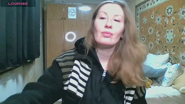 Snapshot of AnnaXLovers chatting on January 15, 2026, 12:41 pm AnnaXLovers online show from January 15, 2026, 12:41 pm