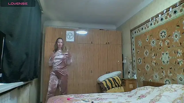 AnnaXLovers online show from October 12, 2025, 1:34 pm