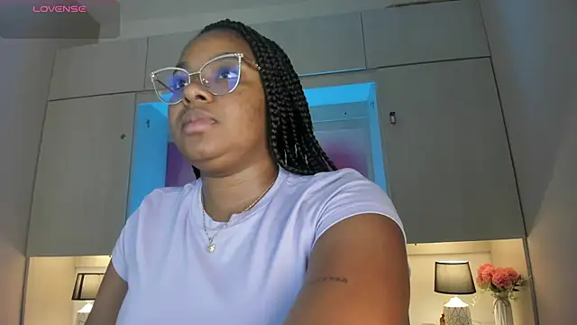 Snapshot of tamaraa_smiith chatting on May 27, 2026, 7:54 pm tamaraa smiith online show from May 27, 2026, 7:54 pm