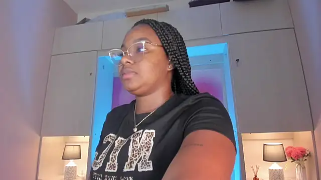 Snapshot of tamaraa_smiith chatting on May 23, 2026, 7:35 pm tamaraa smiith online show from May 23, 2026, 7:35 pm