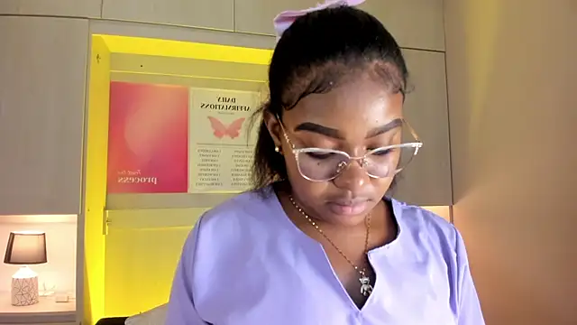 Snapshot of tamaraa_smiith chatting on November 26, 2025, 7:36 pm tamaraa smiith online show from November 26, 2025, 7:36 pm