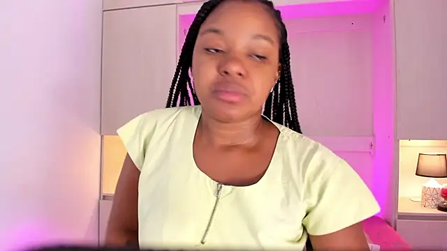 Snapshot of tamaraa_smiith chatting on February 14, 2025, 12:03 pm tamaraa smiith online show from February 14, 2025, 12:03 pm