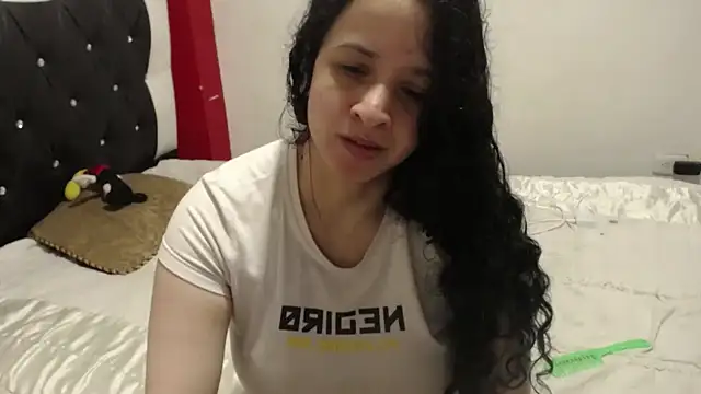 Snapshot of Katty_Bones chatting on October 30, 2025, 2:04 pm Katty Bones online show from October 30, 2025, 2:04 pm