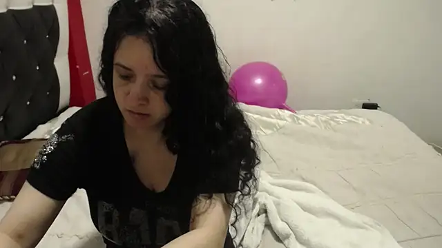 Snapshot of Katty_Bones chatting on October 23, 2025, 4:22 am Katty Bones online show from October 23, 2025, 4:22 am