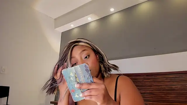 Snapshot of Adelehottman chatting on November 13, 2025, 12:09 pm Adelehottman online show from November 13, 2025, 12:09 pm