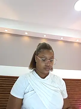 Snapshot of Adelehottman chatting on February 3, 2026, 12:43 pm Adelehottman online show from February 3, 2026, 12:43 pm