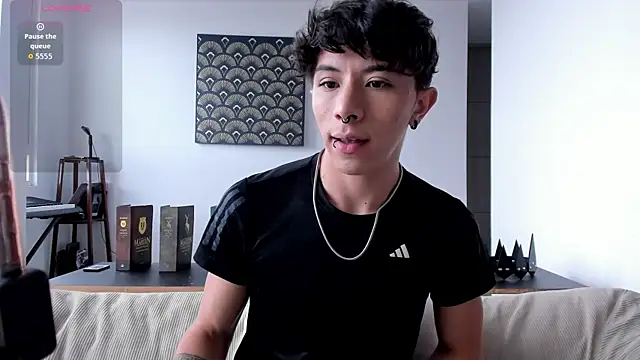 im  thomass online show from November 28, 2025, 8:31 pm