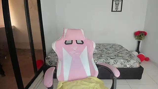 julinee smithh online show from October 29, 2025, 12:48 pm