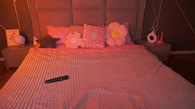 Snapshot of SusieWood chatting on February 2, 2026, 9:14 pm SusieWood online show from February 2, 2026, 9:14 pm