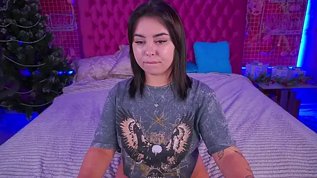 SusieWood online show from December 18, 2025, 10:02 pm