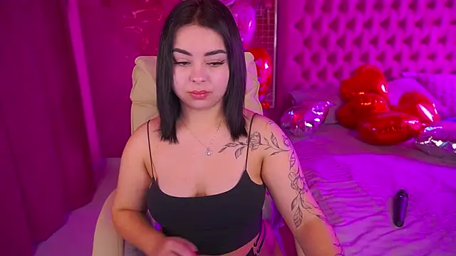 Snapshot of SusieWood chatting on February 10, 2026, 9:14 pm SusieWood online show from February 10, 2026, 9:14 pm