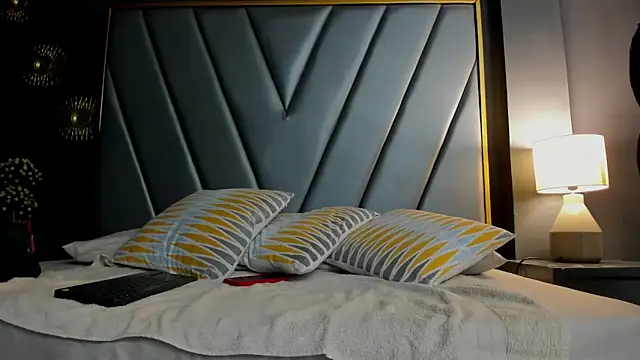 BrendaAdams  online show from October 22, 2025, 10:47 am