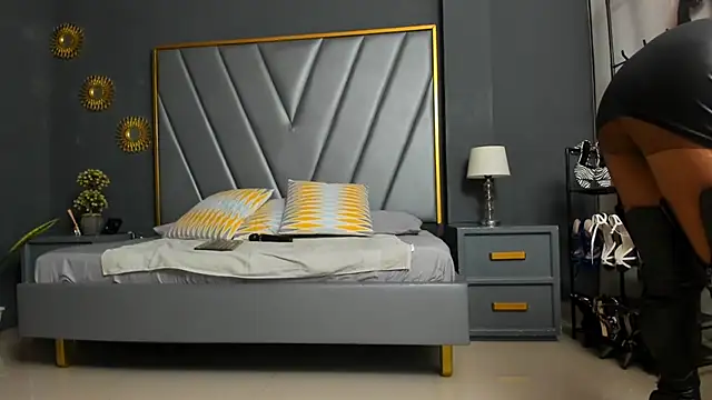 BrendaAdams  online show from March 13, 2025, 11:08 am