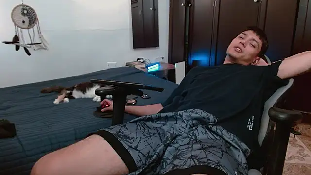 aaron blug online show from November 21, 2025, 9:47 pm