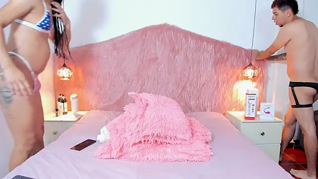 Derek and Skarlet online show from October 28, 2025, 7:24 pm