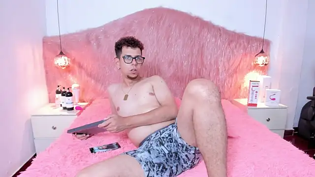 Derek and Skarlet online show from October 24, 2025, 7:02 pm