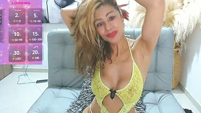 Snapshot of Isabelhot1 chatting on March 22, 2025, 7:53 pm Isabelhot1 online show from March 22, 2025, 7:53 pm