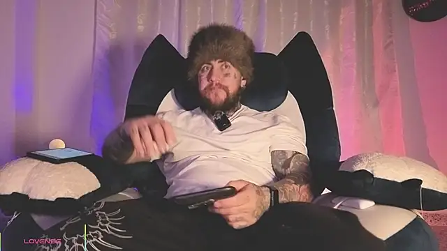 Ash gusbig online show from April 11, 2026, 3:36 am