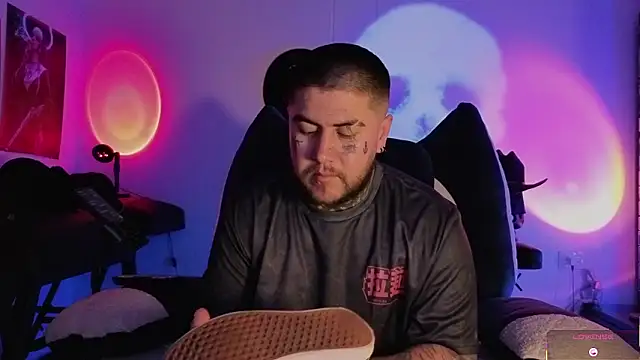 Snapshot of Ash_gusbig chatting on January 18, 2026, 3:54 am Ash gusbig online show from January 18, 2026, 3:54 am