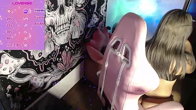 GamerCarrie online show from February 18, 2025, 12:05 am