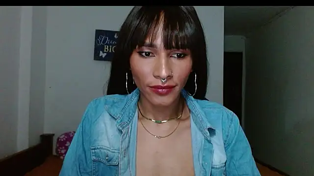 Snapshot of carolinemiller7 chatting on February 9, 2025, 8:43 am carolinemiller7 online show from February 9, 2025, 8:43 am
