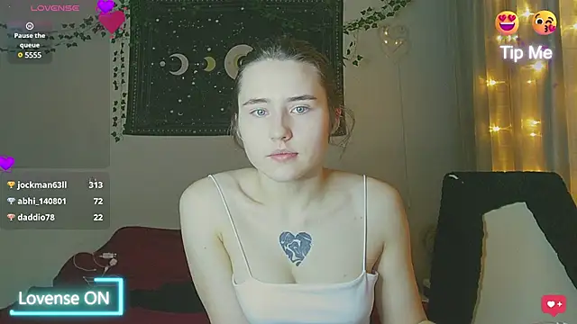 Snapshot of Aurora_workerr chatting on December 25, 2024, 5:26 pm Aurora workerr online show from December 25, 2024, 5:26 pm